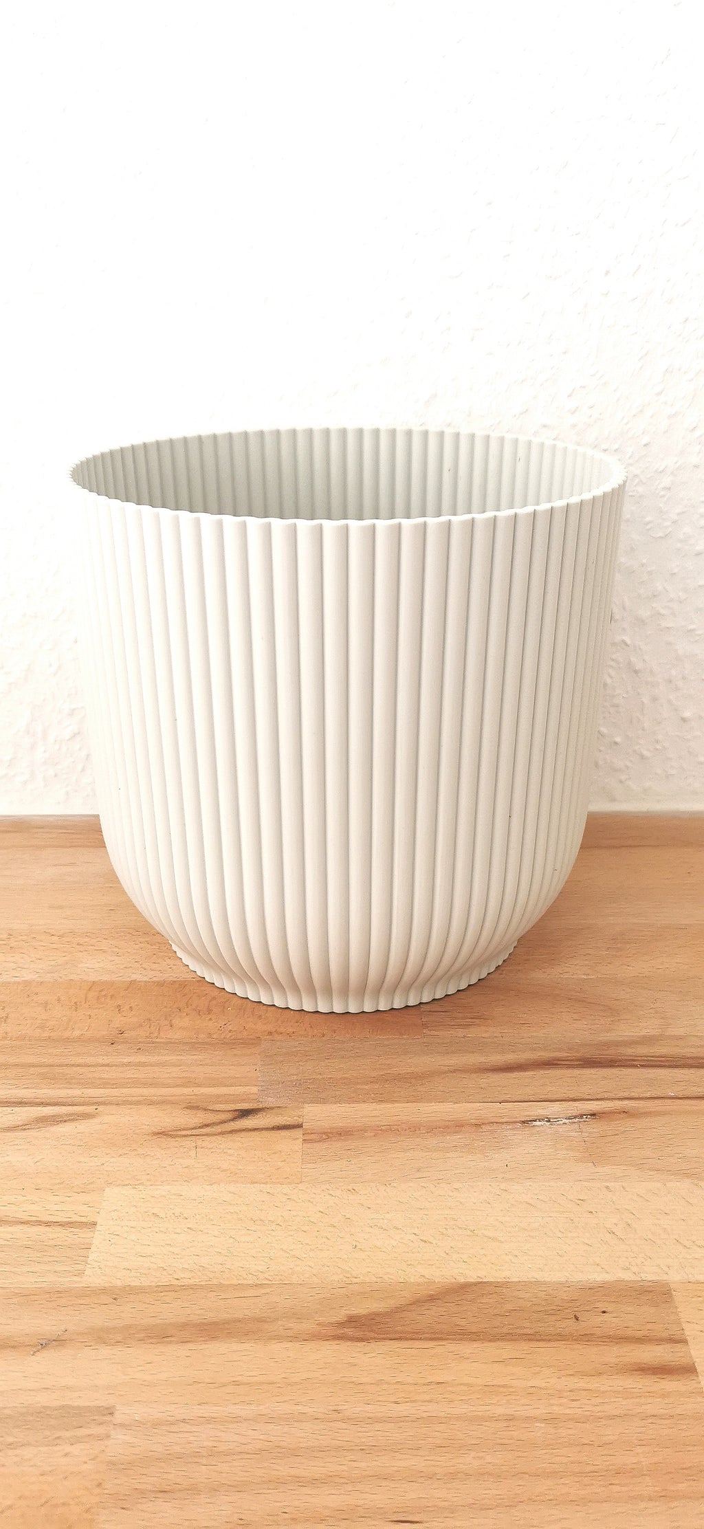 ELHO Plastic Pot - Silky White